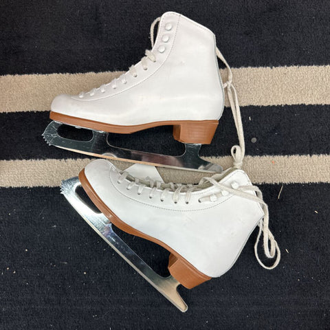 1.5 Riedell Model 21 Figure Skates