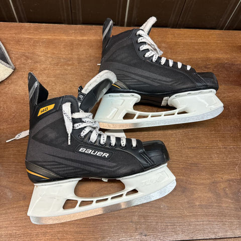 8R Bauer Supreme 140 Hockey Skates