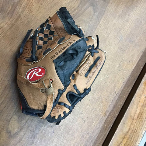 RH Rawlings Savage Baseball Glove