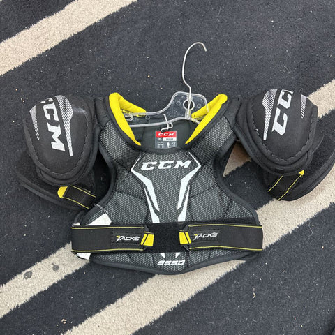 Youth Medium CCM Tacks 9550 Ice Hockey Shoulders