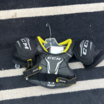 Youth Medium CCM Tacks 9550 Hockey Shoulder Pads