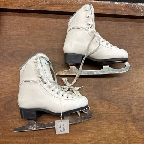 Junior/Youth Figure Skates